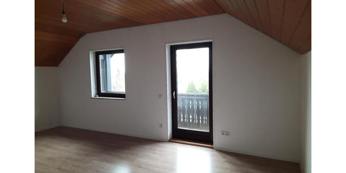 Dachgeschoßwohnung Niederstotzingen - 3 Zimmer, 90 m&sup2;, 775&euro; | Angebot:26024504