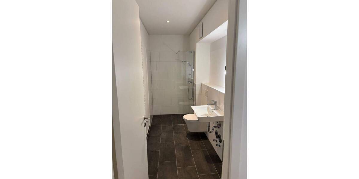 Etagenwohnung Offenbach am Main Hafen - 2 Zimmer, 71 m&sup2;, 1.390&euro; | Angebot:24286067