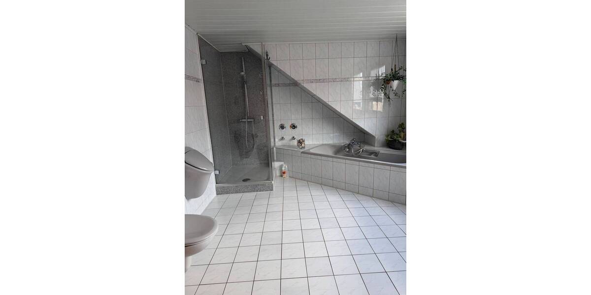 Etagenwohnung Erlangen Frauenaurach - 3 Zimmer, 117 m&sup2;, 1.400&euro; | Angebot:26092188