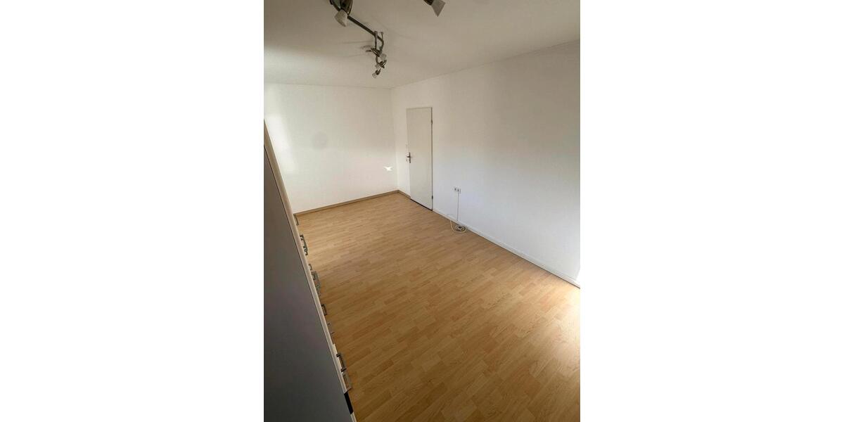 Helle 3,5 Zimmer-Wohnung mit Balkon und Stellplatz in Marbach a.N 3.5 zimmer