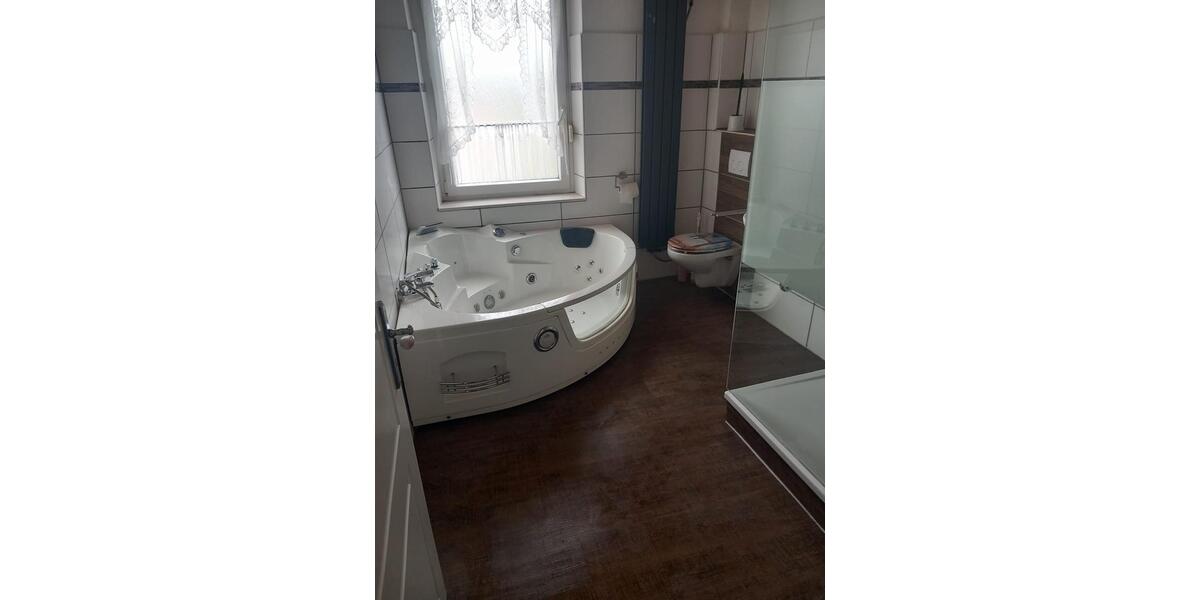 Etagenwohnung Lügde - 5 Zimmer, 130 m&sup2;, 850&euro; | Angebot:26254886