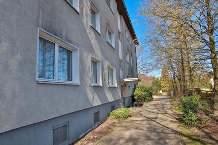 Erdgeschoss 2-Zimmer-Wohnung mit großer Loggia in zentraler Lage zur Vermietung 2 zimmer