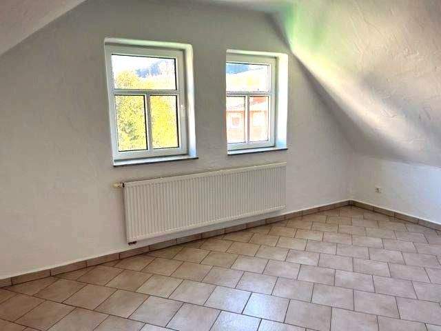 3-Zimmer-Dachgeschoßwohnung 84m² mit Balkon und Stellplatz 3 zimmer
