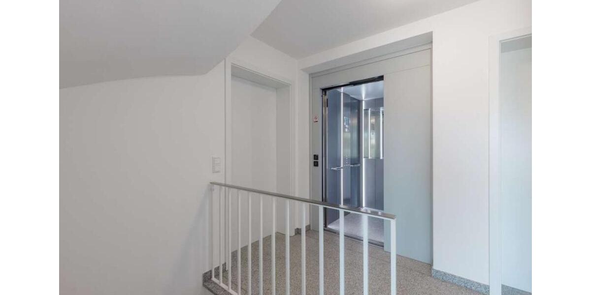 Moderne Dachgeschosswohnung mit Küche: Erstbezug 3 zimmer