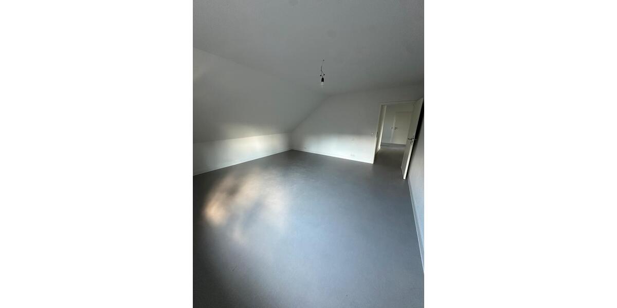 Wohnung zu vermieten ab sofort (Komplett kernsaniert) 4 zimmer