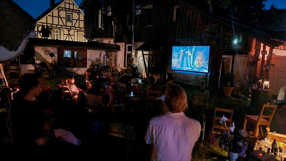 Wohnen auf Zeit Windeck - 2 Zimmer, 250 m&sup2;, 250&euro; | Angebot:26268305