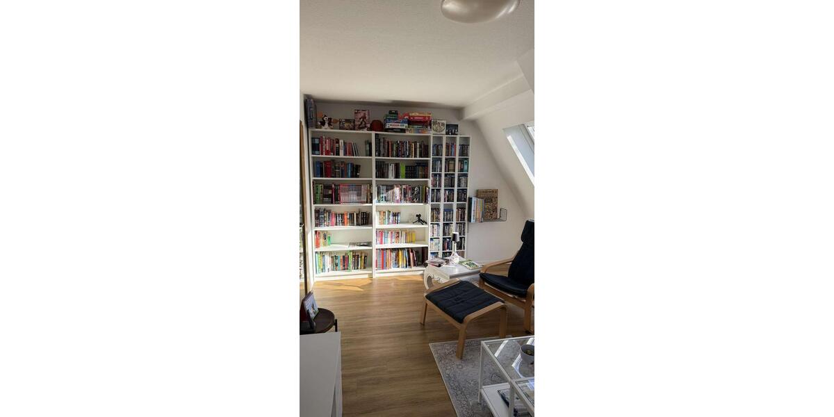 Dachgeschoßwohnung Duisburg Duisburg-Mitte - 4 Zimmer, 93 m&sup2;, 800&euro; | Angebot:26060436