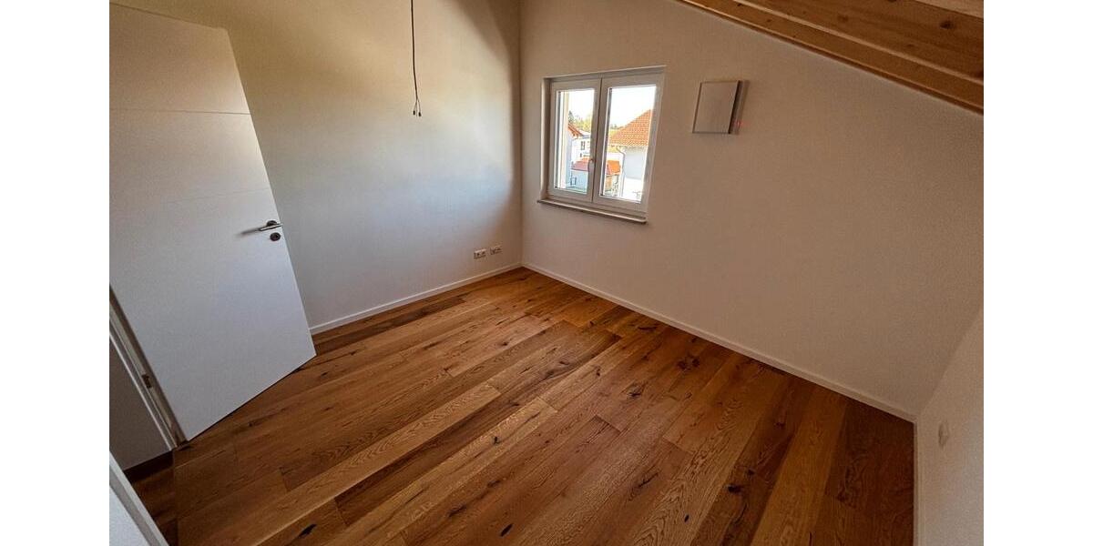 Dachgeschoßwohnung Feichten an der Alz - 4 Zimmer, 89 m&sup2;, 1.215&euro; | Angebot:25481408