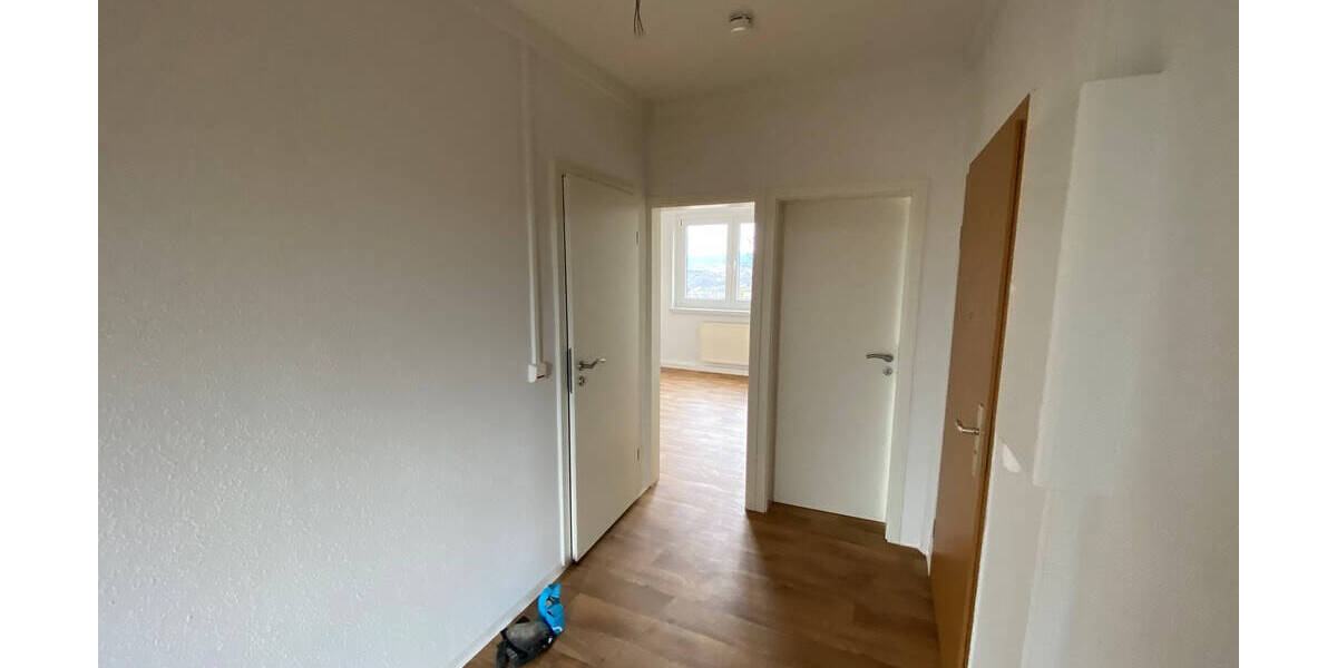 Etagenwohnung Suhl Neundorf - 4 Zimmer, 64 m&sup2;, 400&euro; | Angebot:26393587