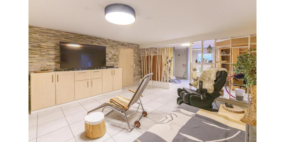 Einfamilienhaus Bad Friedrichshall - 6 Zimmer, 240 m&sup2;, 2.650&euro; | Angebot:25832076