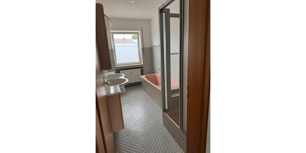 Etagenwohnung Simbach - 4 Zimmer, 100 m&sup2;, 850&euro; | Angebot:26021054