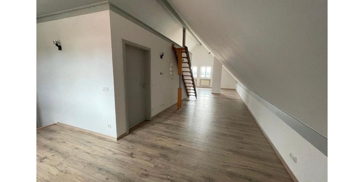 Dachgeschoßwohnung Geisenhausen - 2 Zimmer, 75 m&sup2;, 800&euro; | Angebot:25945300