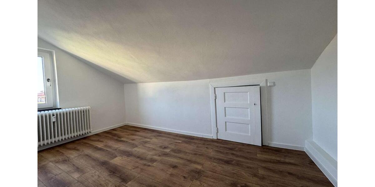 Dachgeschoßwohnung Wilhelmshaven - 3.5 Zimmer, 105 m&sup2;, 650&euro; | Angebot:24676273