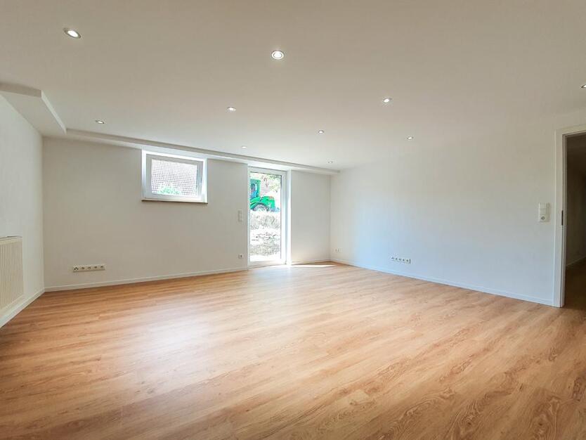 Freundliche 3-Zimmer-Wohnung mit EBK und Terrasse im Ahorntal