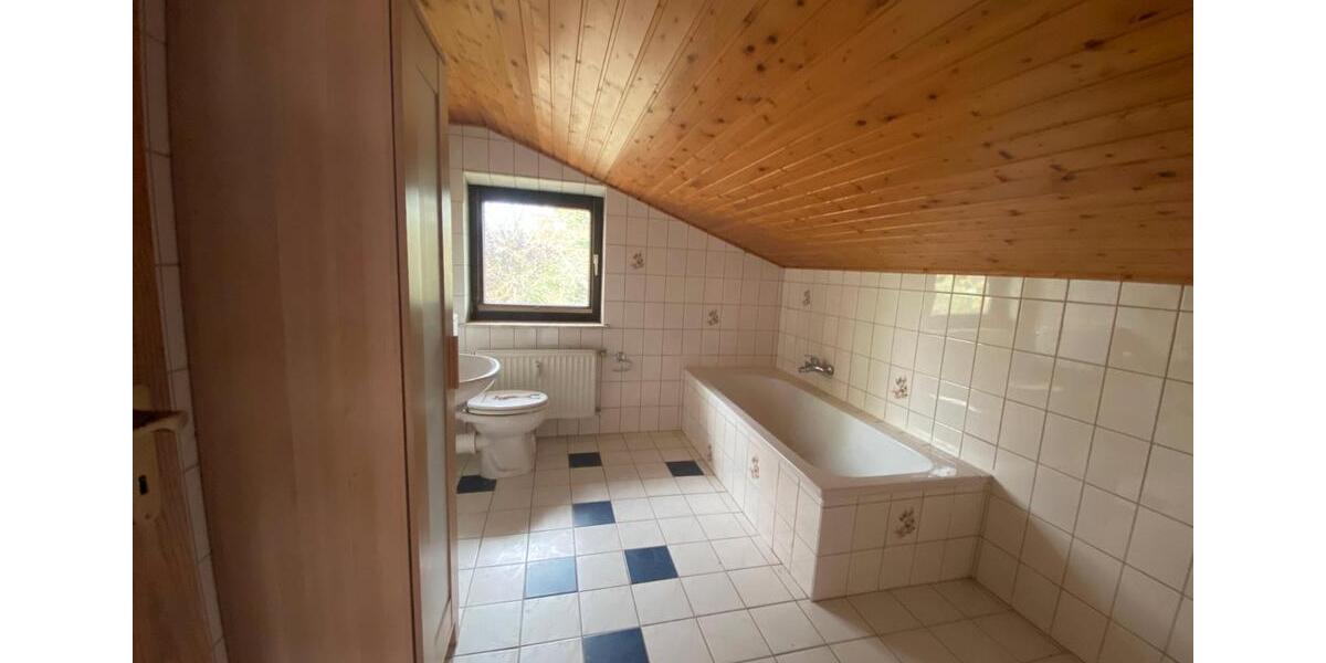Etagenwohnung Bad Zwesten - 3 Zimmer, 102 m&sup2;, 520&euro; | Angebot:26619525