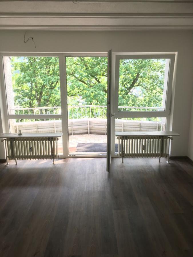 2 Zimmer, Kochnische, Dusch-Bad, Loggia.......Junggesellen-Wohnung 1 zimmer