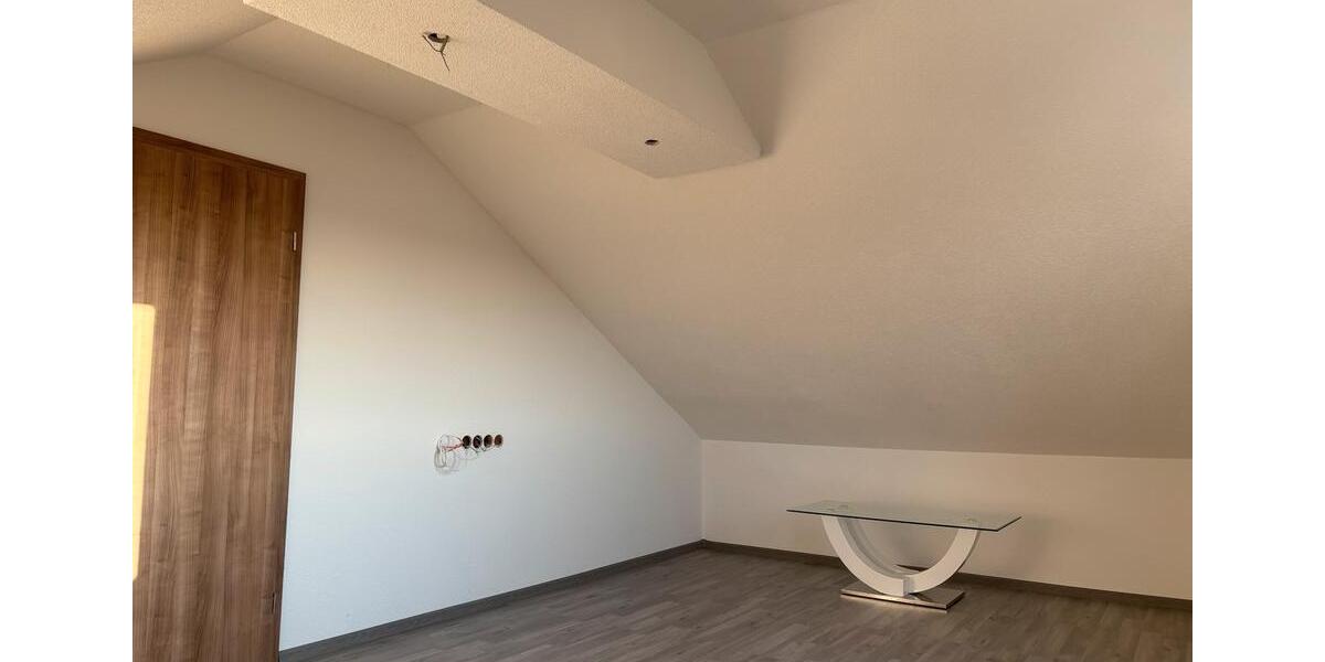 Dachgeschoßwohnung Aalen Attenhofen - 3 Zimmer, 75 m&sup2;, 850&euro; | Angebot:25844622