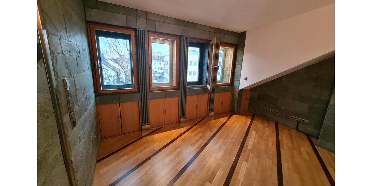Dachgeschoßwohnung Krefeld Benrad - 3 Zimmer, 94 m&sup2;, 1.420&euro; | Angebot:26536648