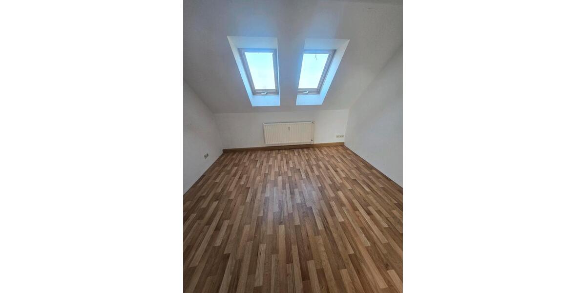 Dachgeschoßwohnung Genthin - 3 Zimmer, 90 m&sup2;, 680&euro; | Angebot:26226986