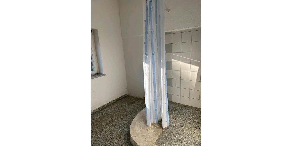 Großes Einfamilienhaus über drei Stockwerke 6 zimmer