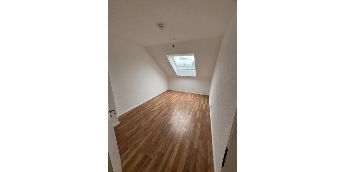 Dachgeschoßwohnung Offenburg - 5 Zimmer, 102 m&sup2;, 550&euro; | Angebot:26604035