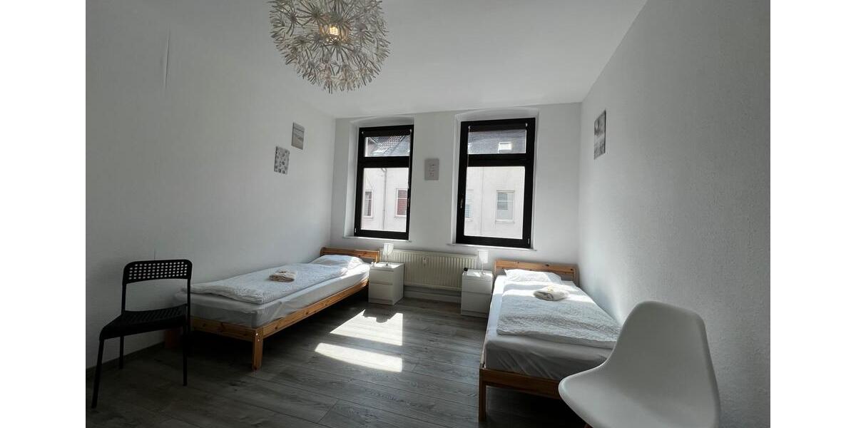 Wohnen auf Zeit Crimmitschau - 4 Zimmer, 105 m&sup2;, 15&euro; | Angebot:24788954