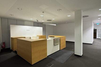 Vielseitig nutzbare Gewerbeeinheit mit Garage und Stellplätzen 4 zimmer