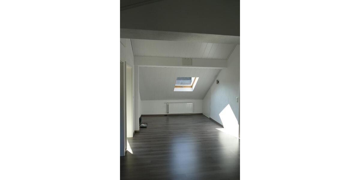 Dachgeschoßwohnung Gückingen - 3.5 Zimmer, 85 m&sup2;, 600&euro; | Angebot:25883292