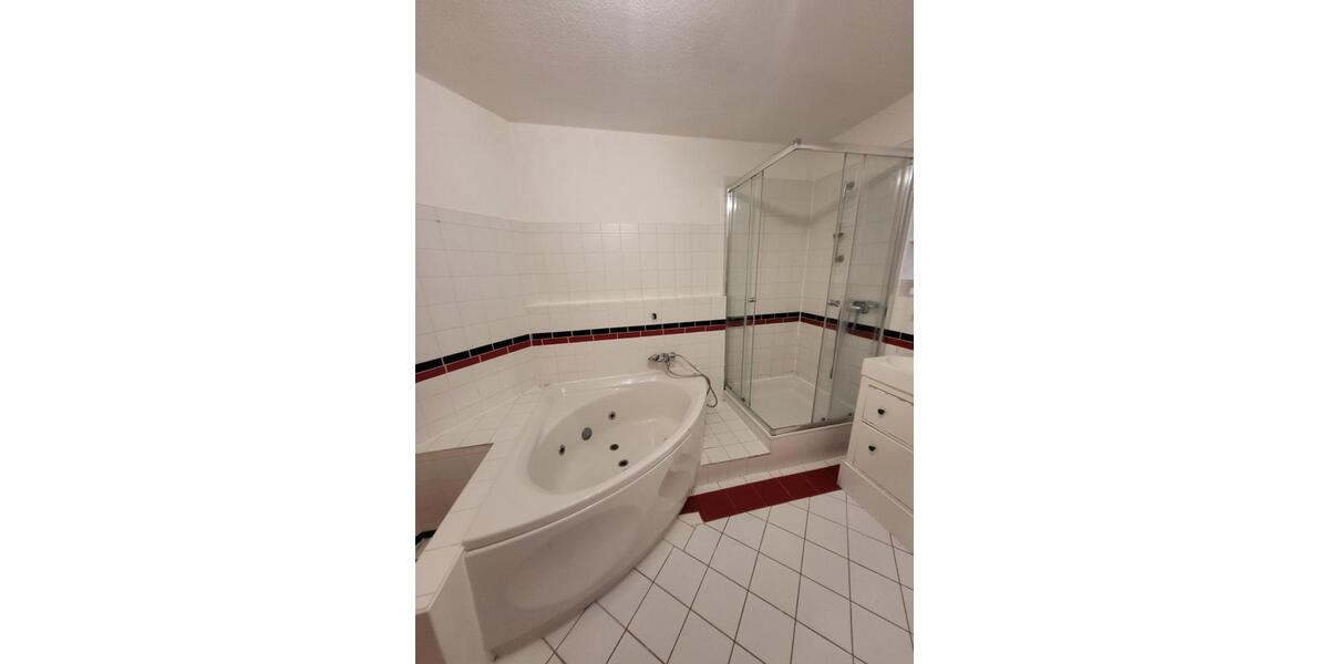 Großzügige 4-Zimmer DG-Wohnung 4 zimmer