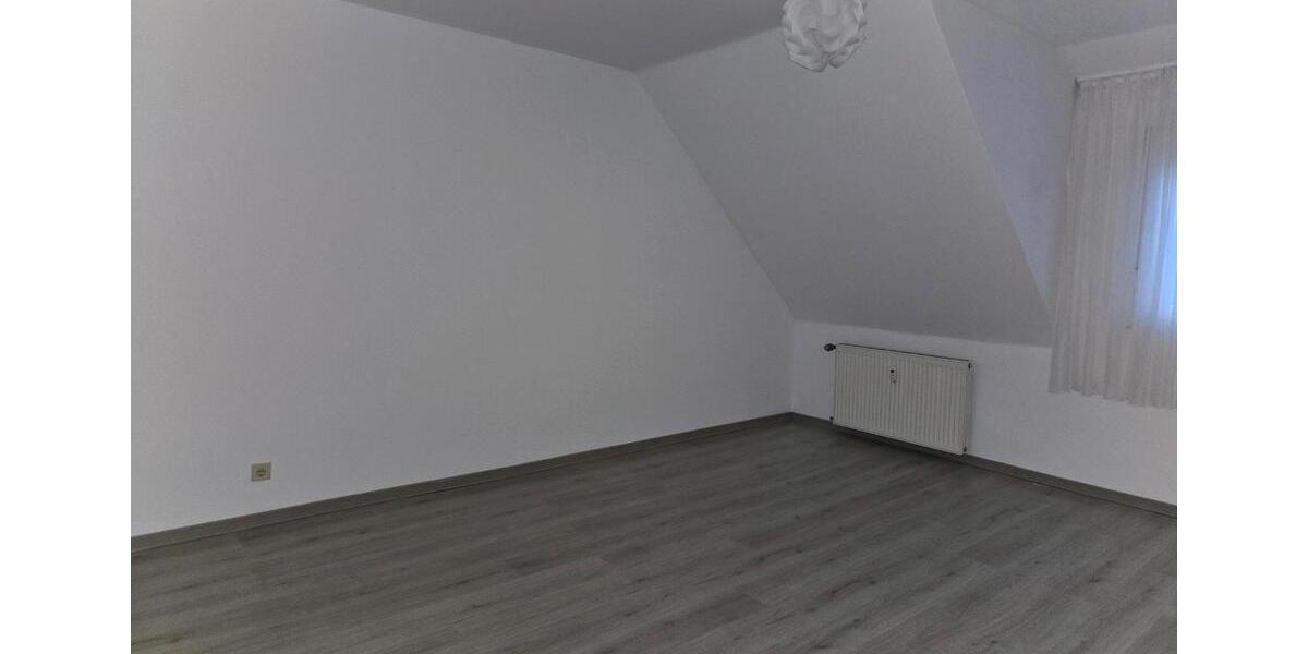 Dachgeschoßwohnung Rüsselsheim am Main - 2 Zimmer, 67 m&sup2;, 1.050&euro; | Angebot:24878832