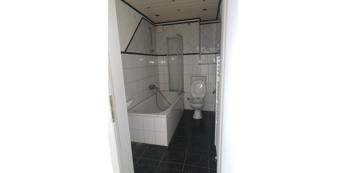 Dachgeschoßwohnung Wesel - 3 Zimmer, 68 m&sup2;, 650&euro; | Angebot:26492806