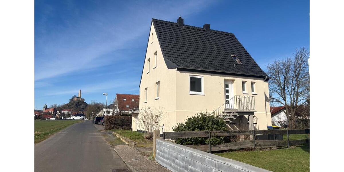 Saniertes Einfamilienhaus mit Garten & Balkon in Felsberg 8 zimmer