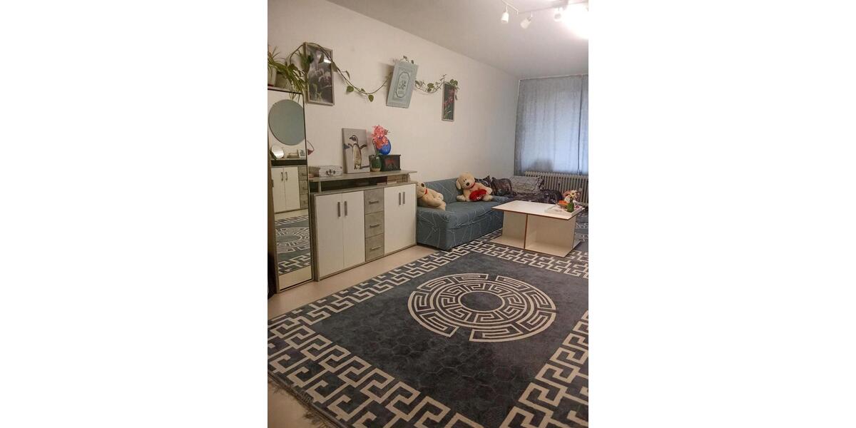 Großes WG-Zimmer (ca. 30 m²) mit Balkonzugang in 3er-Frauen-WG 1 zimmer