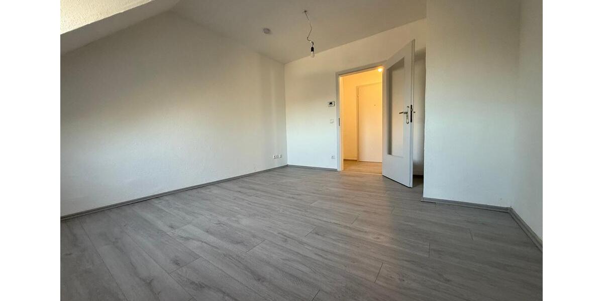 Dachgeschoßwohnung Gelsenkirchen - 3.5 Zimmer, 60 m&sup2;, 490&euro; | Angebot:25017144
