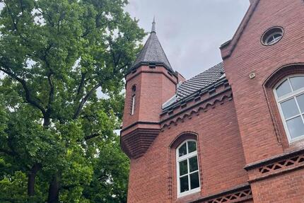 aussergewöhnliche Wohnung mit Turmzimmer in historischem Gebäude 2 zimmer