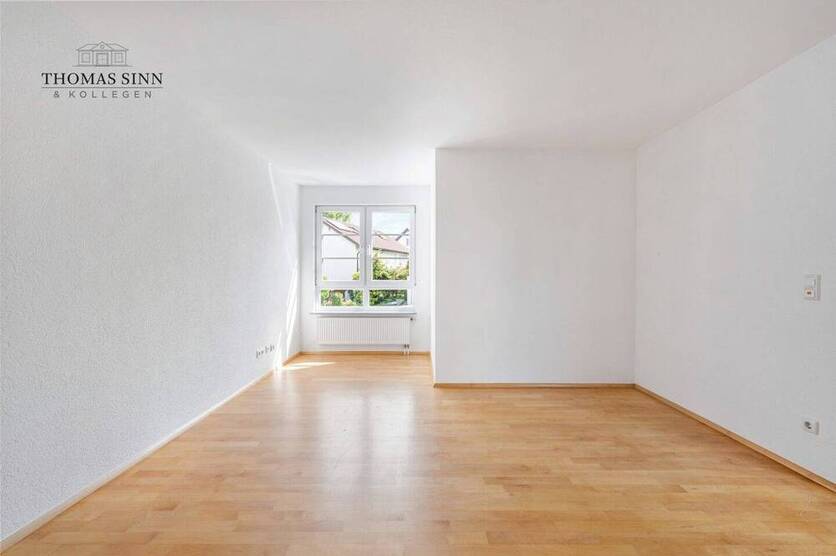GEPFLEGTE 3,5-Zimmer-EG-Wohnung MIT GARAGENSTELLPLATZ UND SEPARATEM HOBBYRAUM IM SOUTERRAIN