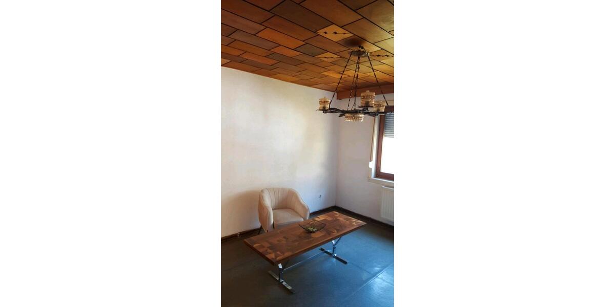 Etagenwohnung Neuhaus am Rennweg - 4 Zimmer, 100 m&sup2;, 400&euro; | Angebot:26289124