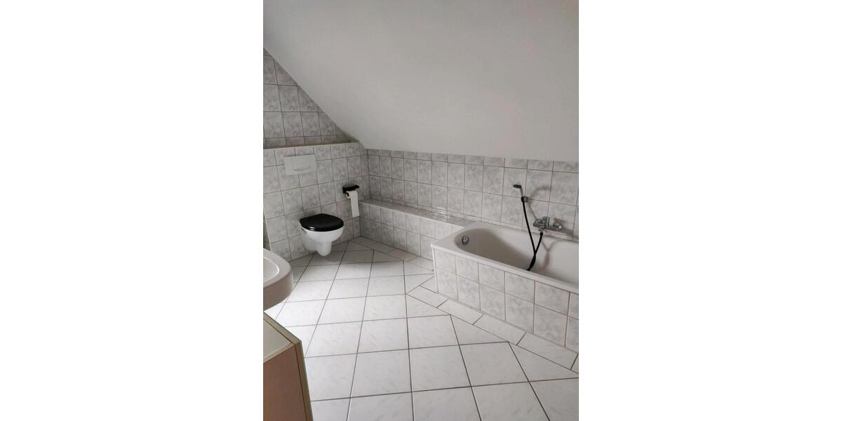 Dachgeschoßwohnung Krickenbach - 4 Zimmer, 108 m&sup2;, 1.200&euro; | Angebot:26185166