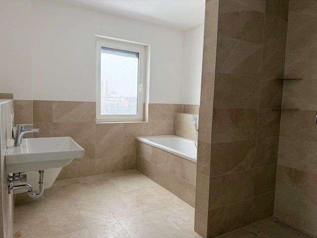 Etagenwohnung Güstrow - 3 Zimmer, 93 m&sup2;, 1.205&euro; | Angebot:27312482