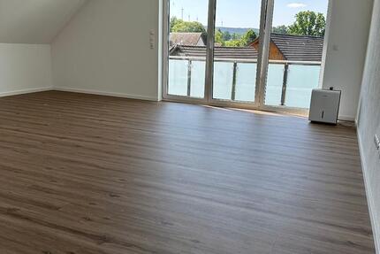 Exlusive 2-Zimmer-Dachgeschoßwohnung mit Balkon in Hummeltal