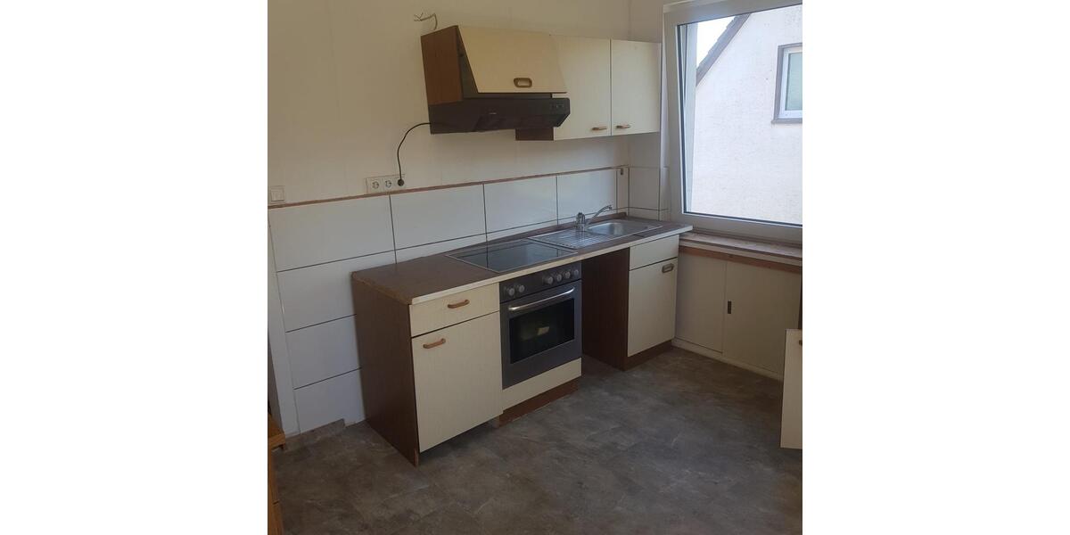 Dachgeschoßwohnung Eschershausen - 2.5 Zimmer, 90 m&sup2;, 500&euro; | Angebot:26690145