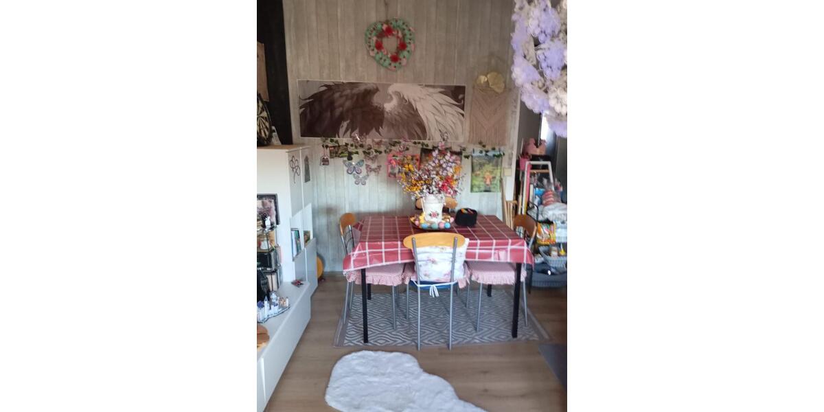 Etagenwohnung Mülsen - 4 Zimmer, 69 m&sup2;, 350&euro; | Angebot:25801501