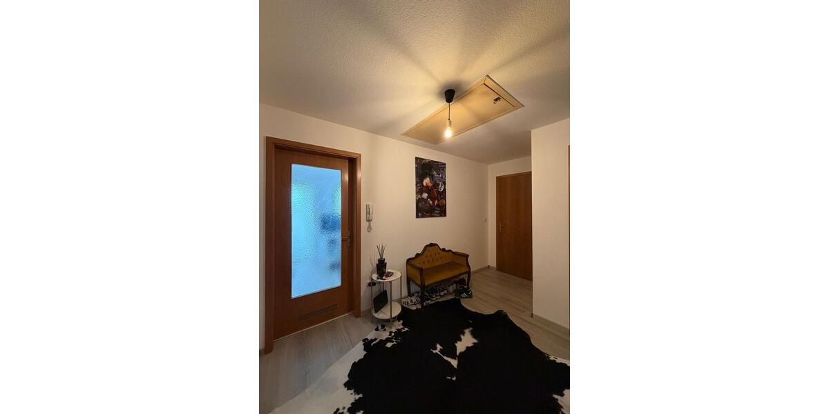 Dachgeschoßwohnung Neuenmarkt - 1 Zimmer, 75 m&sup2;, 350&euro; | Angebot:26237268