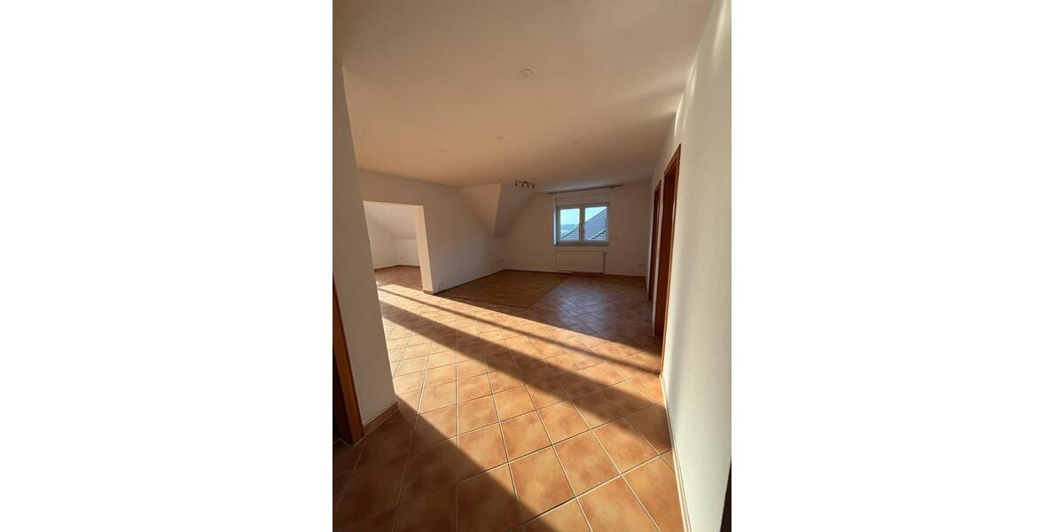 Etagenwohnung Wesendorf - 4 Zimmer, 90 m&sup2;, 880&euro; | Angebot:25980986