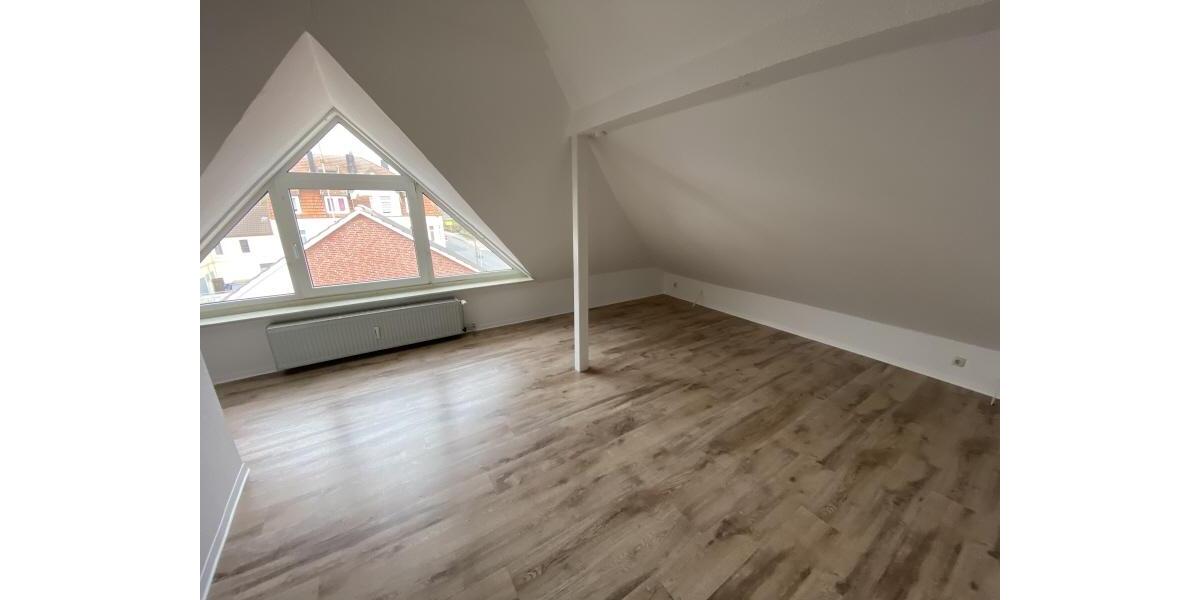 Dachgeschoßwohnung Nordenham - 3 Zimmer, 63 m&sup2;, 450&euro; | Angebot:24983534