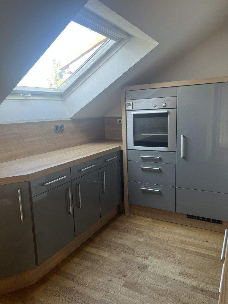 Schicke 3-Zimmer-Wohnung im Dachgeschoss in Frankfurt - Goldstein zimmer