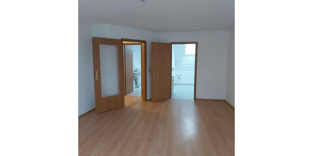 geräumige 2 Zi.-DG Wohnung mit EBK - Dachgeschoßwohnung Pößneck | Angebot:24848657