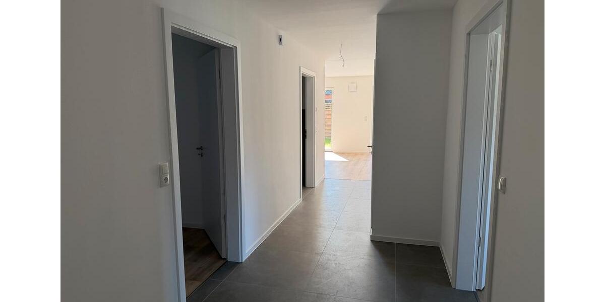 Erdgeschoßwohnung Schortens - 3 Zimmer, 95 m&sup2;, 1.150&euro; | Angebot:26300768