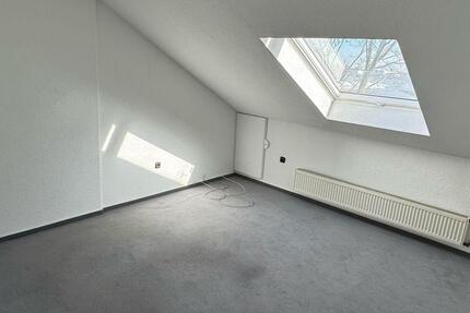 Moderne Bürofläche mit drei Büroräumen ergänzt mit modernem Bad, Küche und ausreichend Stauraum zimmer