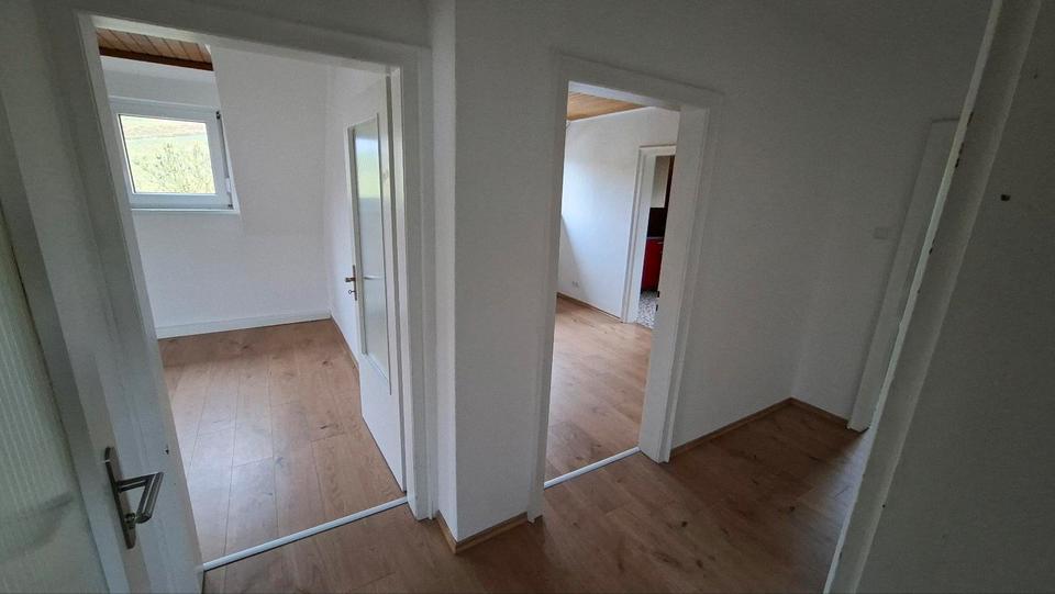 Dachgeschoßwohnung Siegen Dillnhütten - 4 Zimmer, 61 m&sup2;, 750&euro; | Angebot:24731142